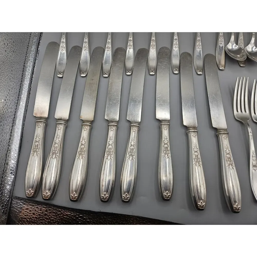 Vintage 1847 Rogers Bros Ambassador 30 pc Flatware Set